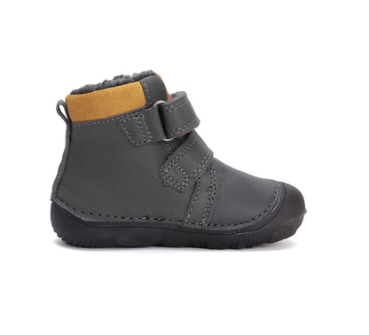 Jongen Blootsvoets Winterschoen