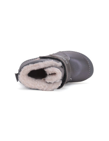 Meisje Blootsvoets Winterschoen