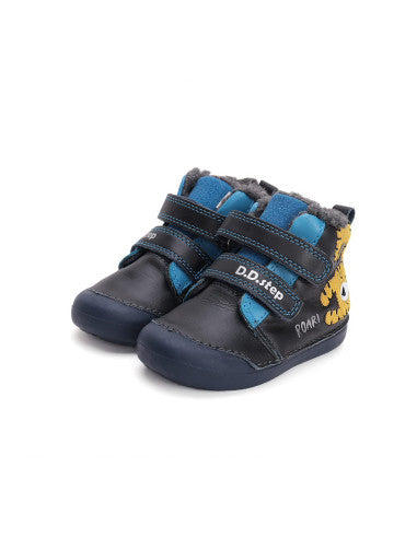 Jongen Blootsvoets Winterschoen